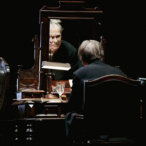 Спектакль «Фальшивая нота» в Театре Вахтангова 