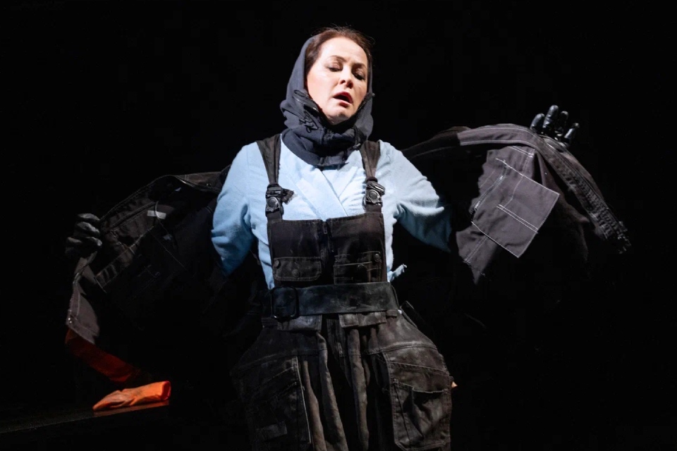 Рецензия на спектакль «Монолог на двоих» (2024) в Театре Моссовета: чем интересна постановка Андрея Максимова