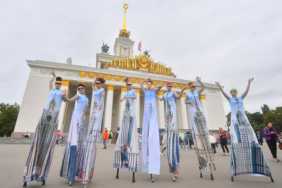 30 лучших идей, куда сходить на выходных в Москве 13 и 14 сентября 2025: День города, рыцарский турнир и фестиваль дрифта