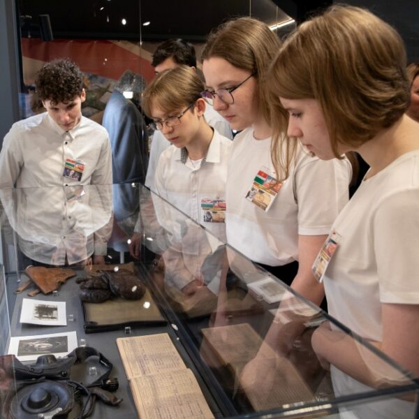 Выставка «Подвиг на земле и в небе» в Музее Победы