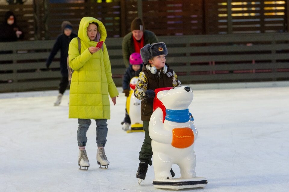 Каток во Дворе Гостинки