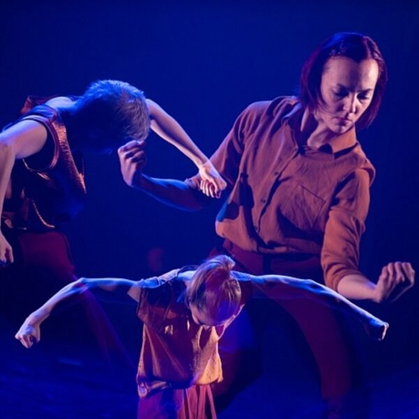 Танцевальный спектакль Евгении Сизминой «Тонкие линии»