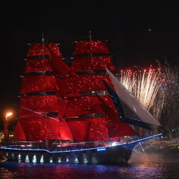 Бриг Алые паруса