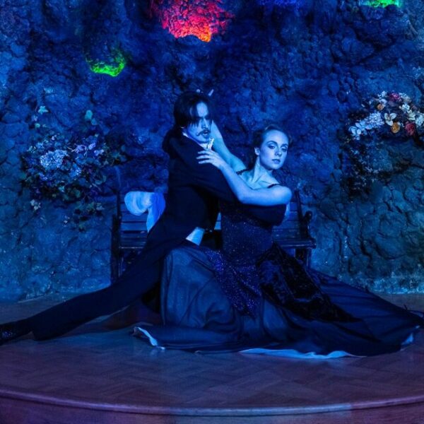 Спектакль-концерт «Осенние цветы»