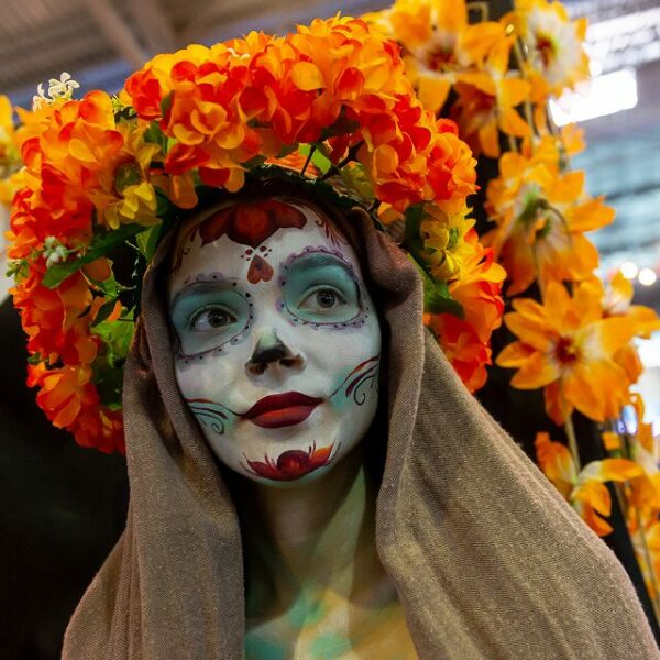 20 лучших идей, куда сходить на Хэллоуин в Санкт-Петербурге в 2025 году: бал с Уэнсдэй и мистические квесты