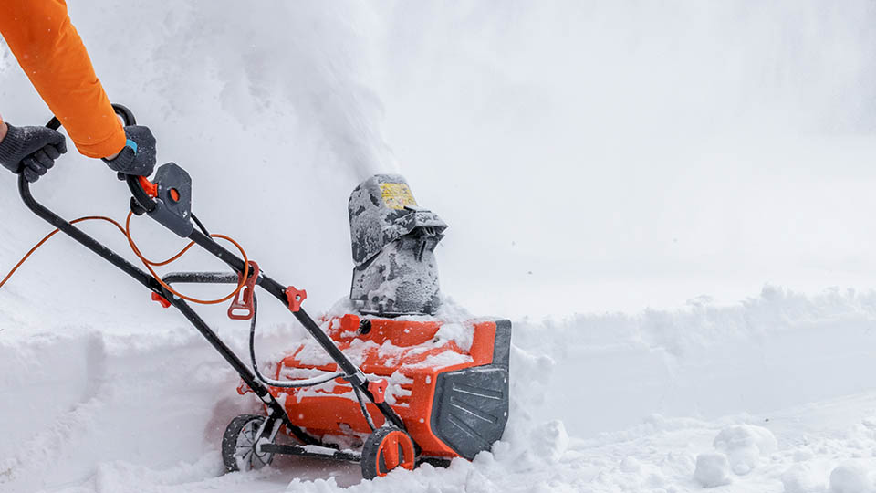 10 лучших снегоуборщиков в 2025 году