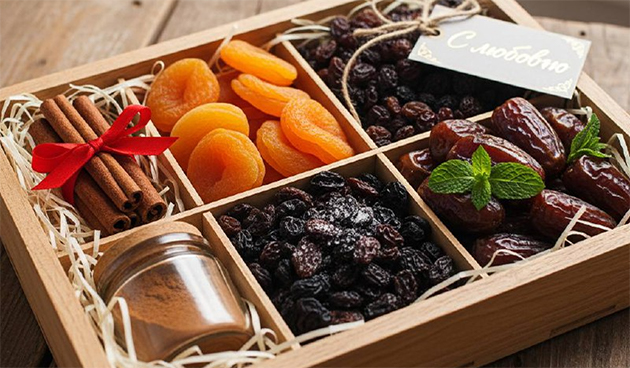 Набор специй и сухофруктов