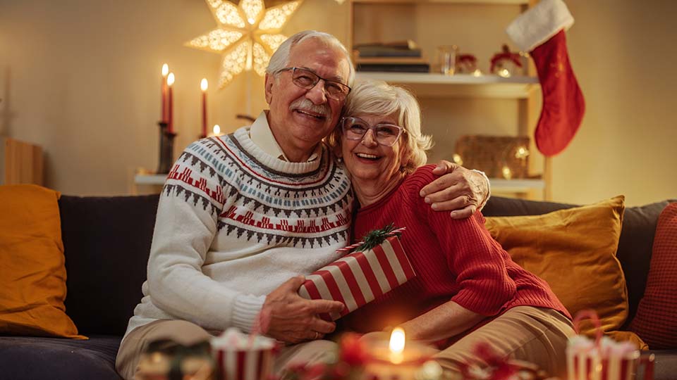 150+ идей, что подарить родителям на Новый год 2025–2026