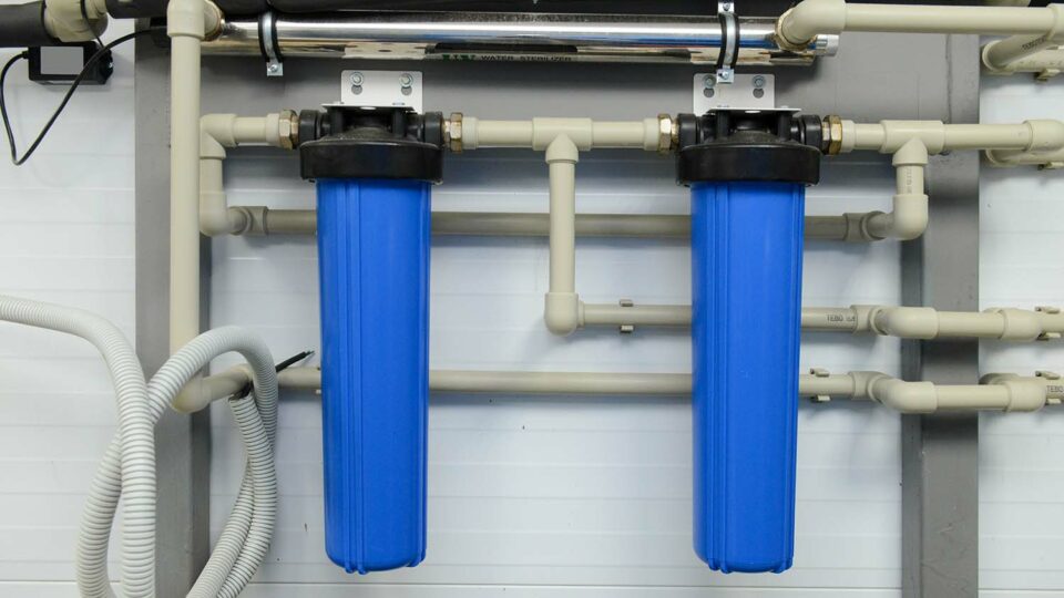 Проточные фильтры для очистки воды. Фото: PushAnn / Shutterstock / Fotodom