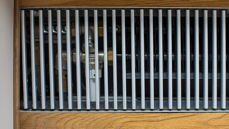 Решетка канального радиатора. Фото: Artem Bruk / Shutterstock / Fotodom