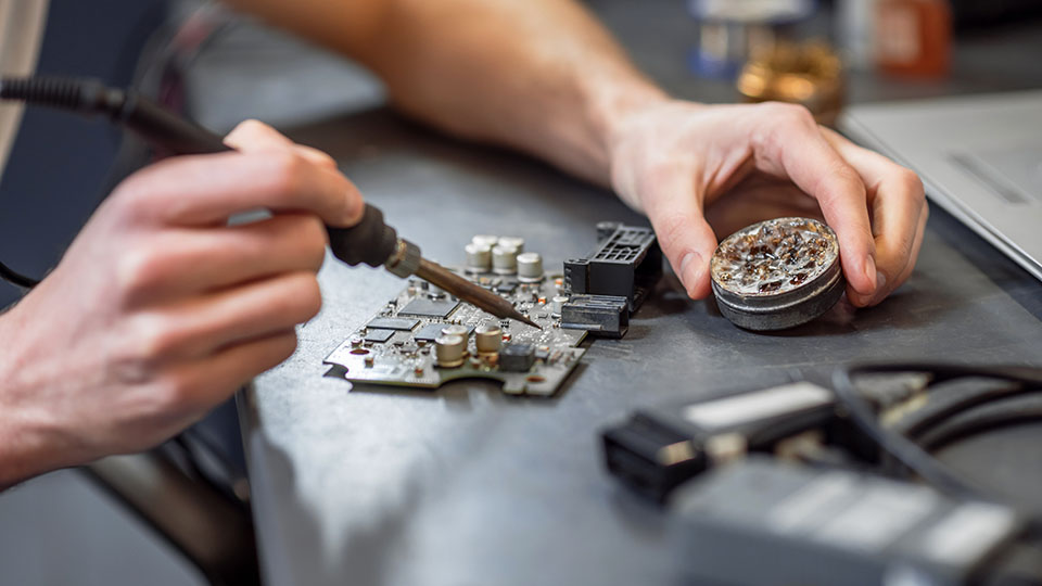 13 лучших паяльников в 2025 году