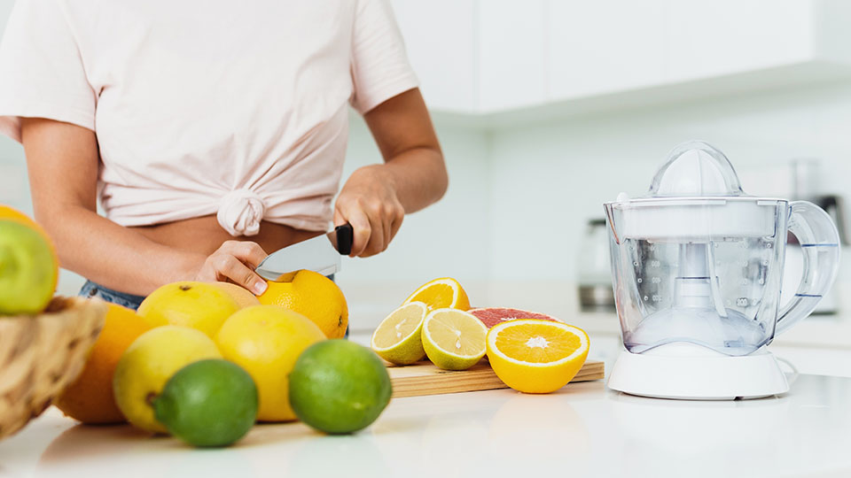 16 лучших соковыжималок для цитрусовых в 2025 году