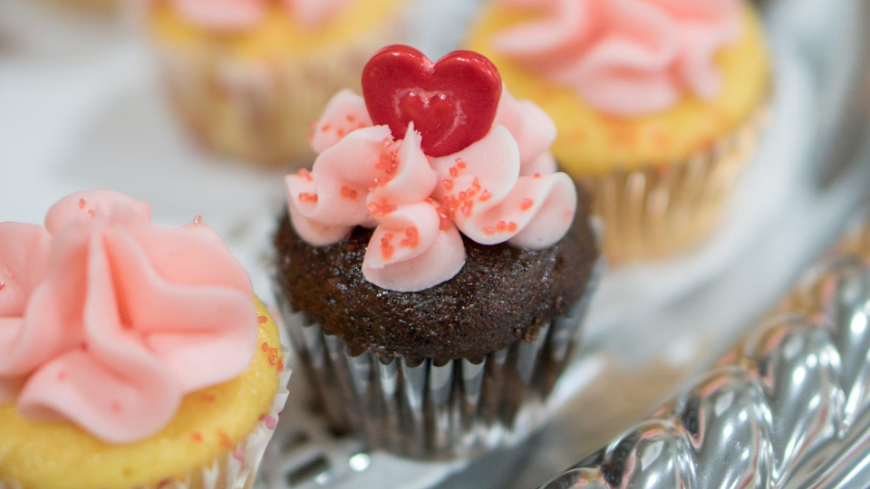 Капкейки на Новый 2025 год:  вкусные и простые рецепты