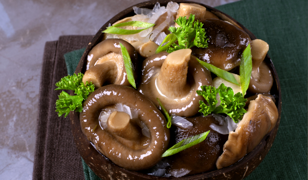 Соленые черные грузди (горячий способ)