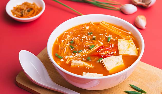 Суп рамен с соусом (пастой) кимчи