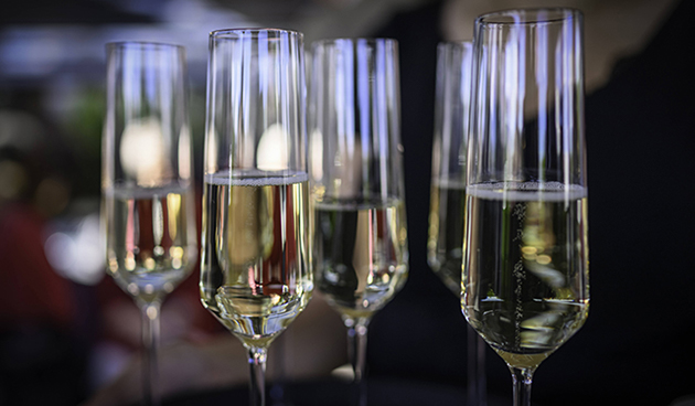 При помощи ножа