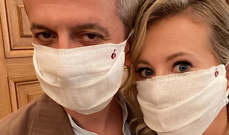 «Пусть в мире будет больше любви»: Ксения Собчак растрогала нежным снимком с Константином Богомоловым