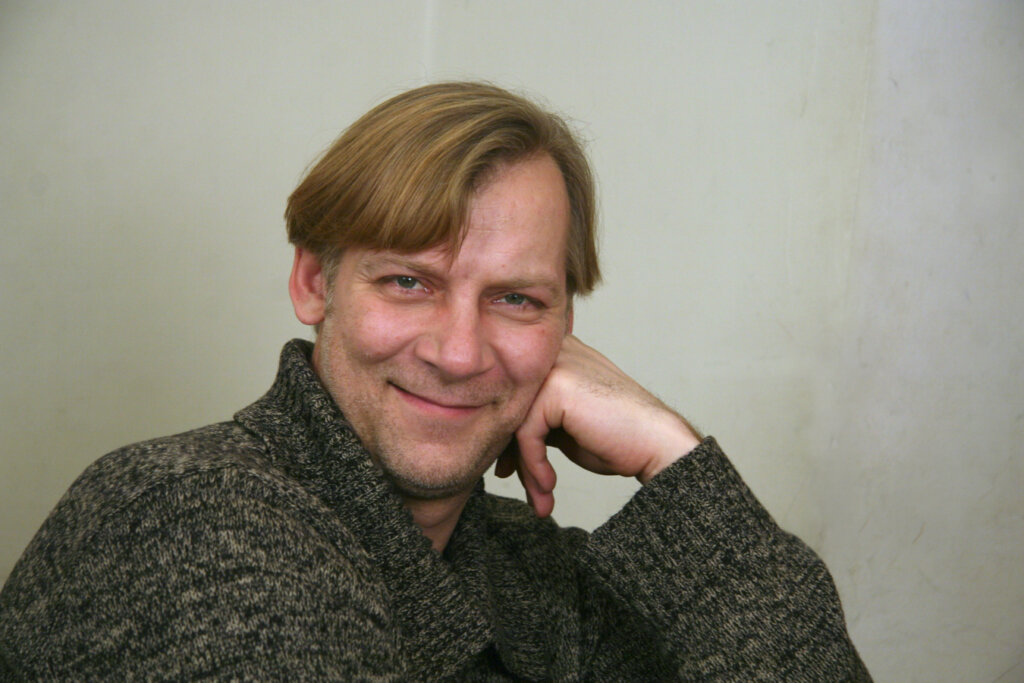 Измена жены, тяжелые болезни сына, ребенок из детдома: актер Виктор Раков выстрадал свое счастье