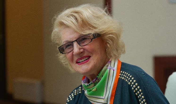 Страшная смерть сына, проблемы с внуком: главные потери режиссера «Гардемаринов» Светланы Дружининой