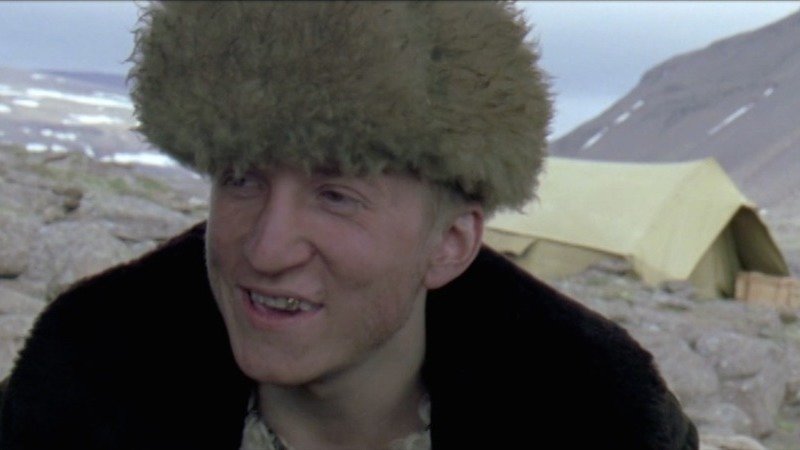 Как сейчас живет обнищавший и голодающий в Лондоне Левин из «Интернов» Дмитрий Шаракоис