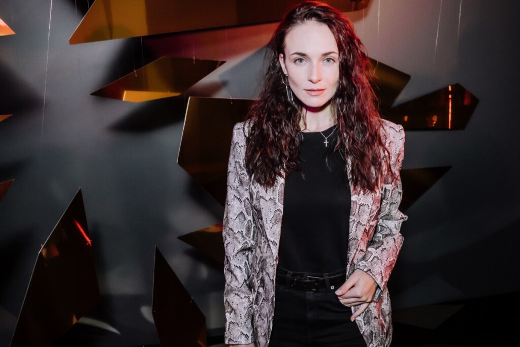 Анна Снаткина в слишком узких брюках и Ольга Сутулова в коже вышли в свет