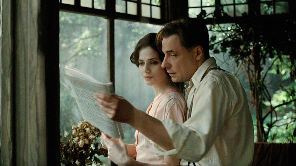 Юлия Снигирь разгуливала голой перед публикой