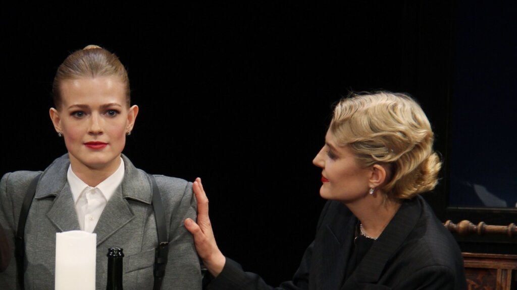 Звезда «Содержанок» Софья Эрнст призналась в любви Ренате Литвиновой