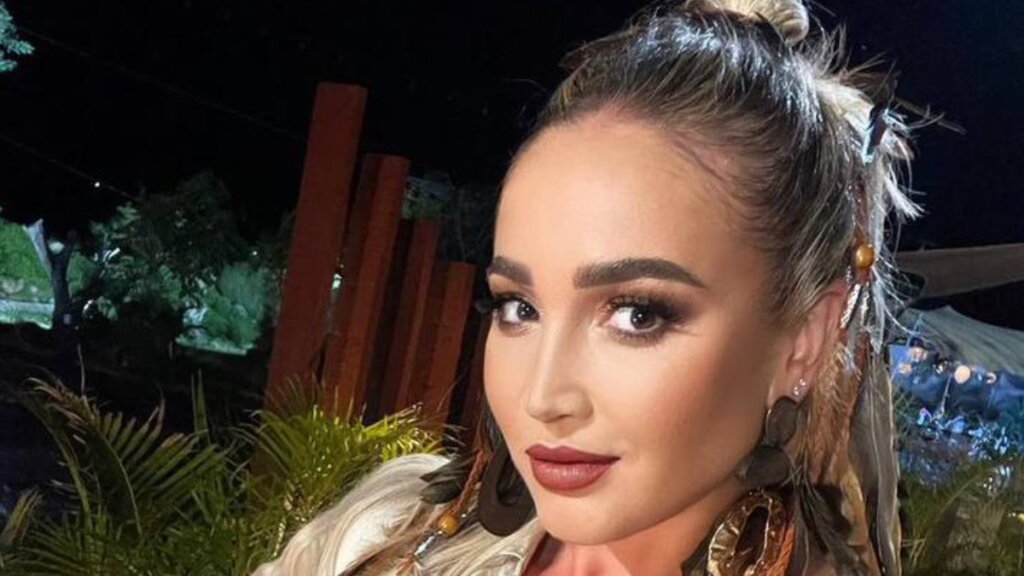 Рыдающая Бузова закатила истерику и онемела