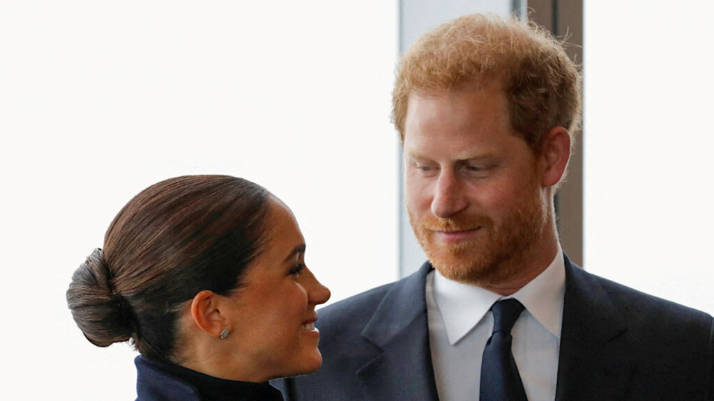 Принц Гарри вместе с Меган Маркл навестили больную Елизавету II