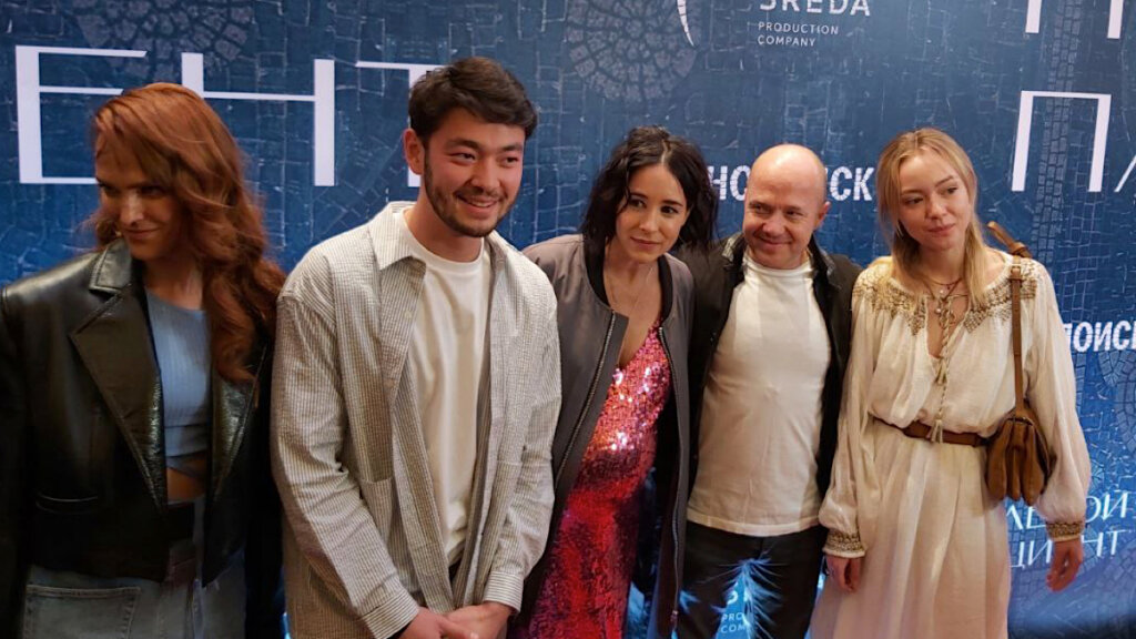 Беременная Ольга Сутулова, неузнаваемая Яна Чурикова и красавец Добронравов на премьере «Нулевого пациента»