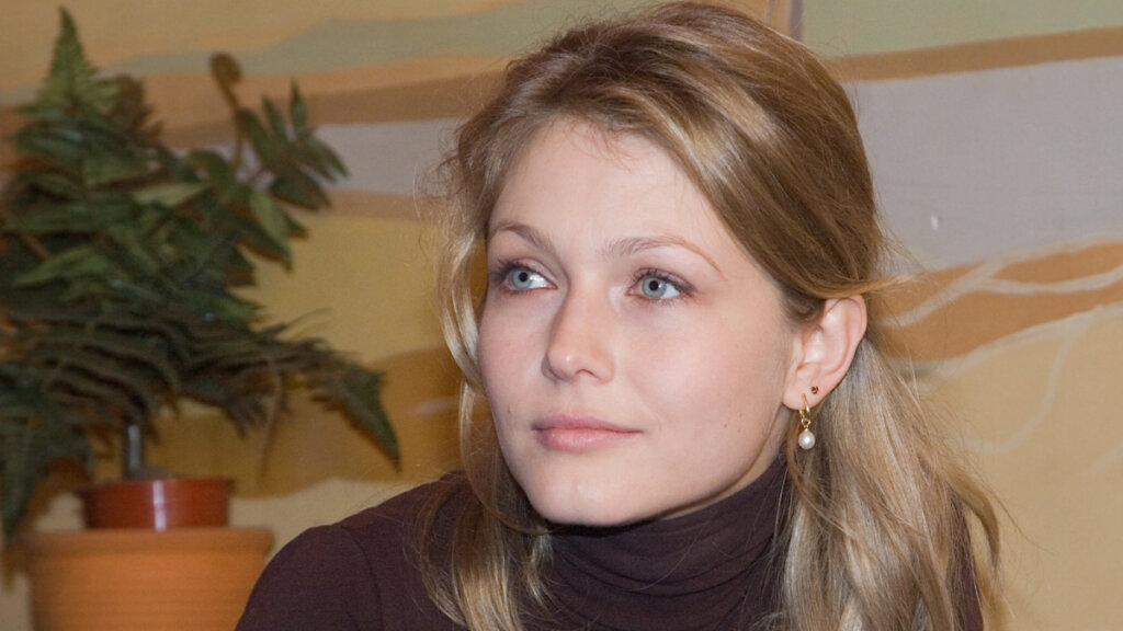 Два развода и домашние роды: как живет звезда «Острова ненужных людей» Эльвира Болгова