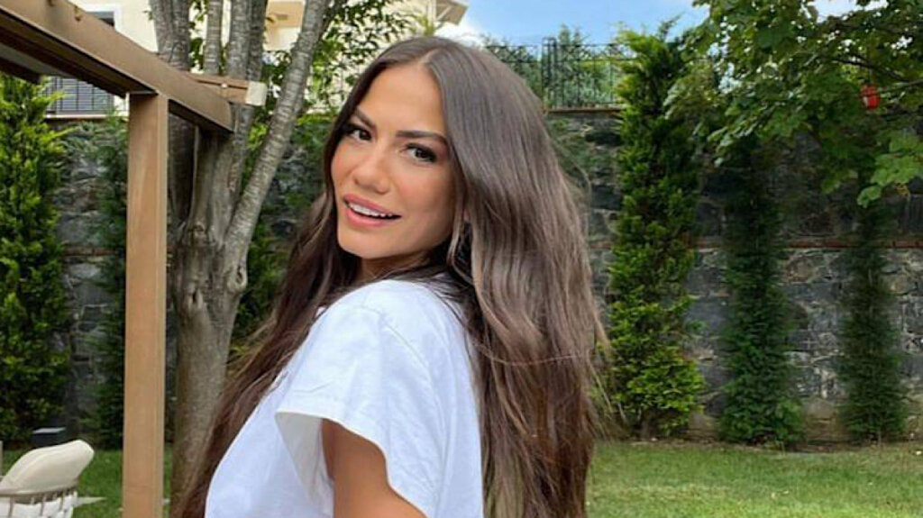 Демет Оздемир опубликовала фотографии со своей ночи хны