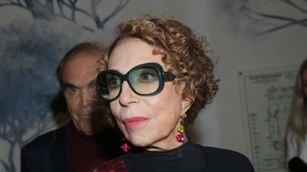 Инна Чурикова прикована к постели