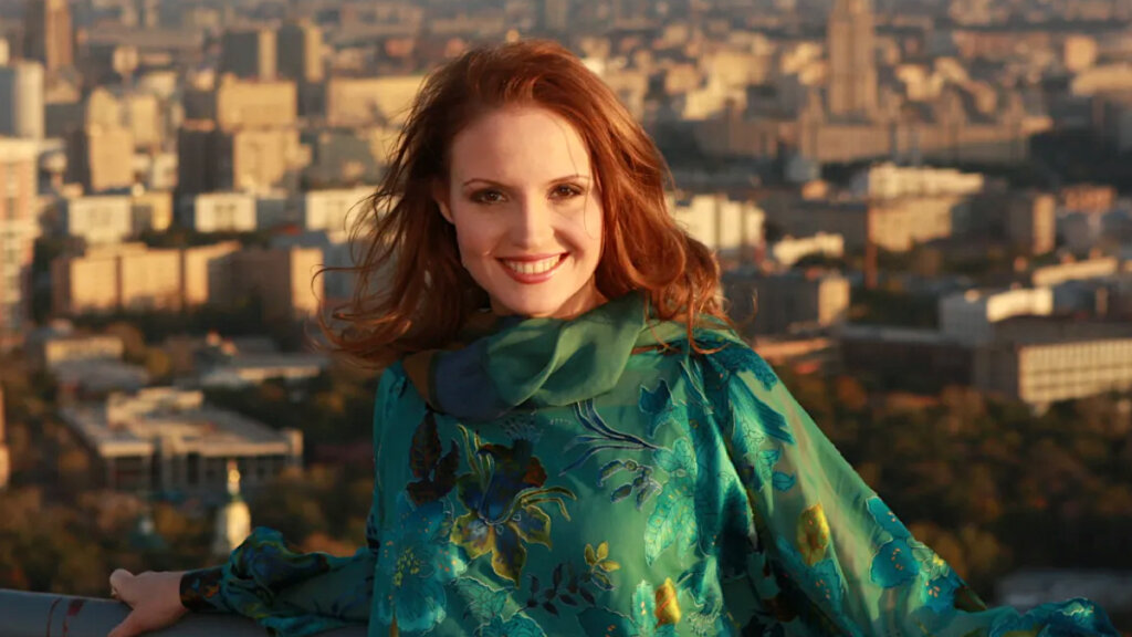 Как сейчас живёт одинокая звезда сериала «Обручальное кольцо» Юлия Пожидаева