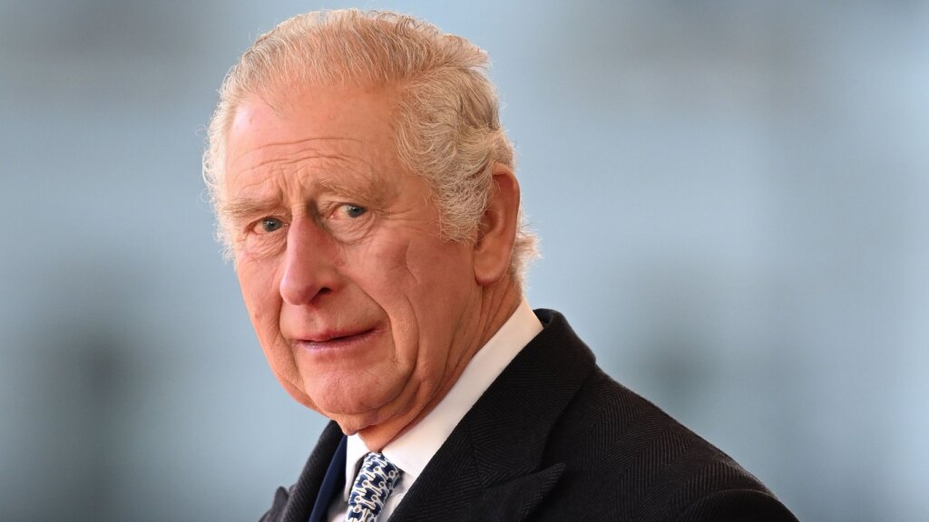 Кого выберет Рыжий? Карл III пригласит Гарри на коронацию в день рождения его сына