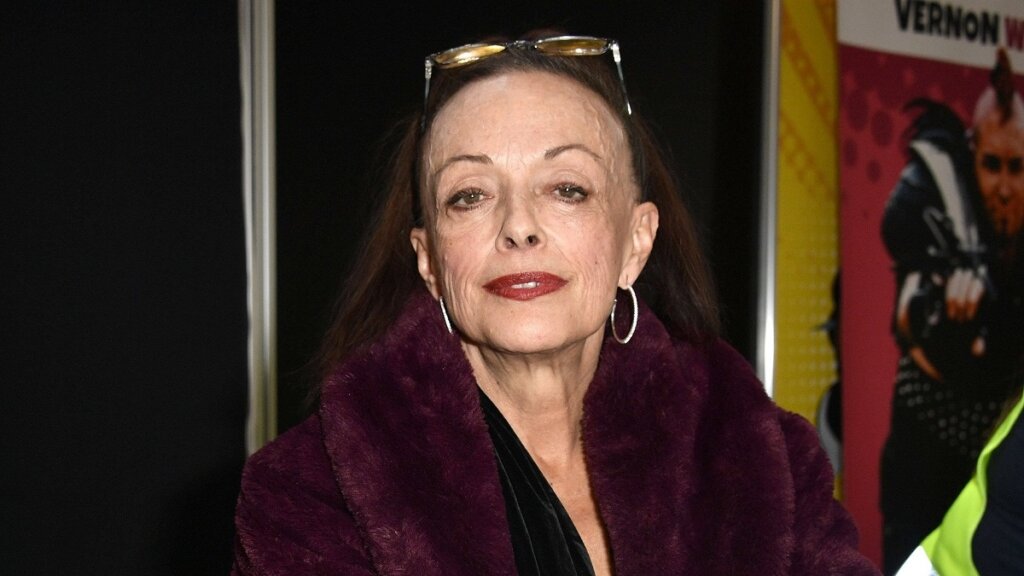 Умерла Лиза Лоринг, сыгравшая Уэнсдэй в сериале «Семейка Аддамс»