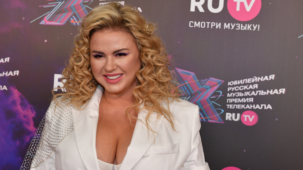 Анна Семенович тяжело заболела