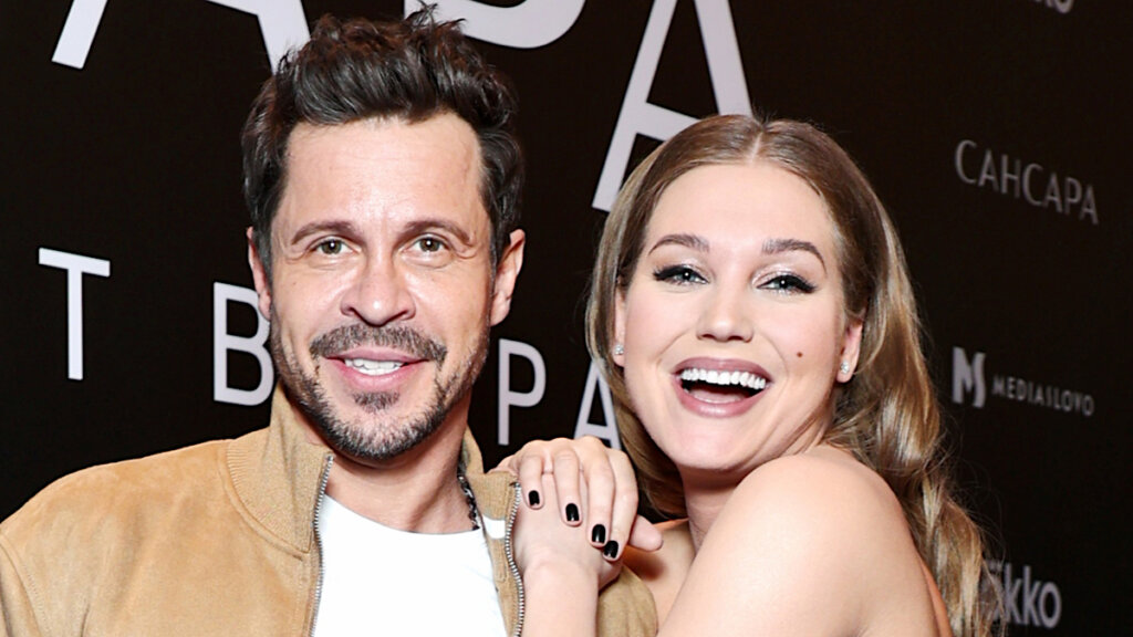 Деревянко в обнимку с красавицей-актрисой, жгучая Снаткина с мужем и располневшая Асмус: Как прошла премьера сериала «Сансара»