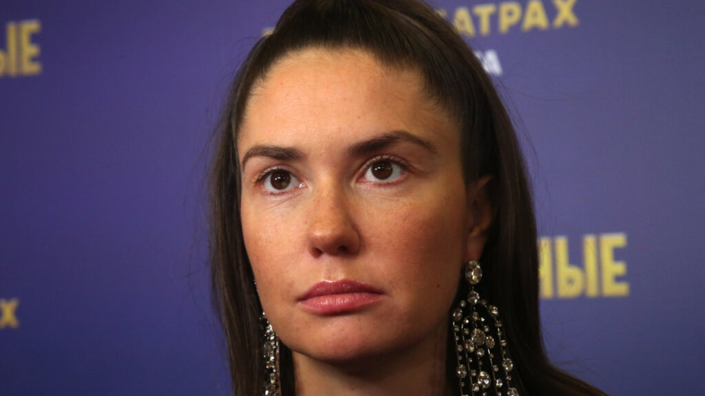Агата Муцениеце вслед за Павлом Прилучным улетела из России