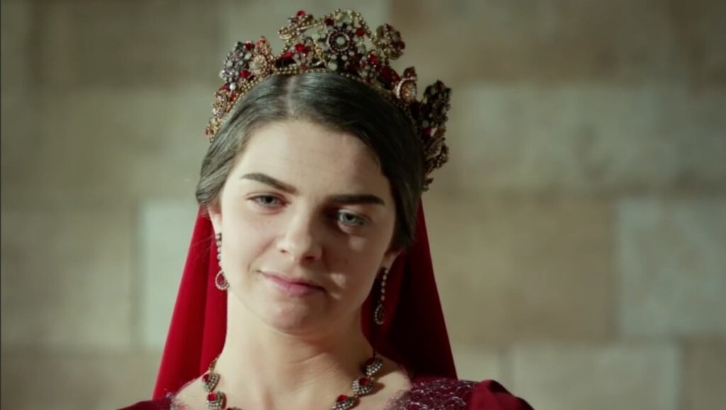 Вот это Михримах: Дочь Сулеймана оголила свое декольте и показала россыпь родинок на интимном месте