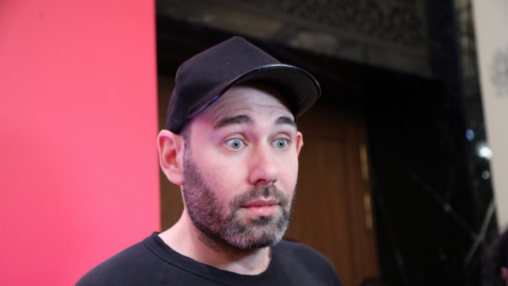 Семену Слепакову* угрожают за издевательства над Россией