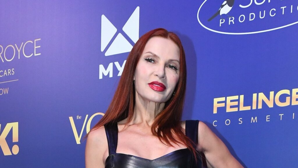 Эвелина Бледанс шокировала россиян, поцеловав особенного сына в губы