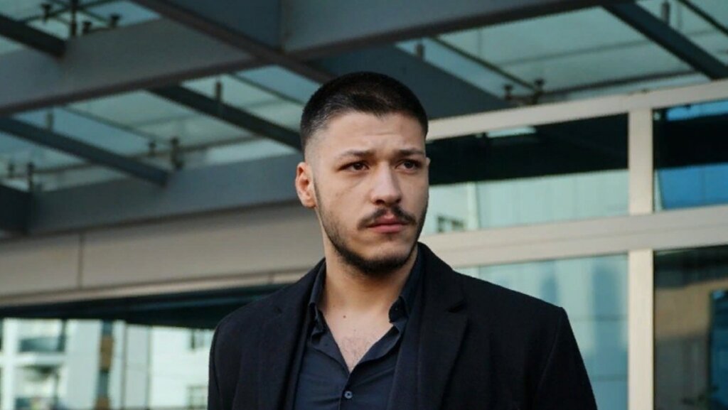 Кубилай Ака высмеял Мерта Рамазана Демира и заулыбался при виде Афры Сарачоглу