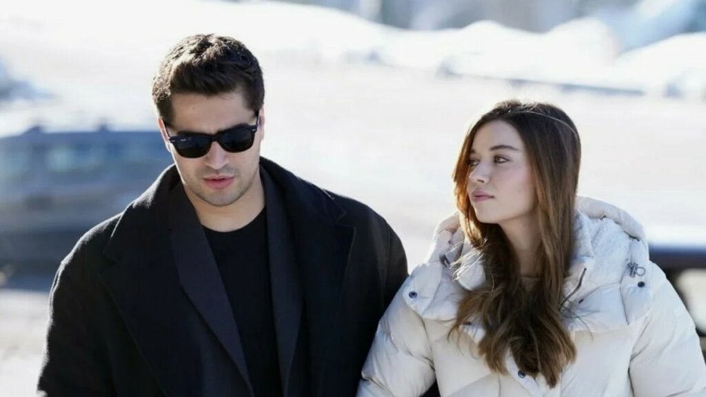 Мерт Рамазан Демир переехал к Афре Сарачоглу