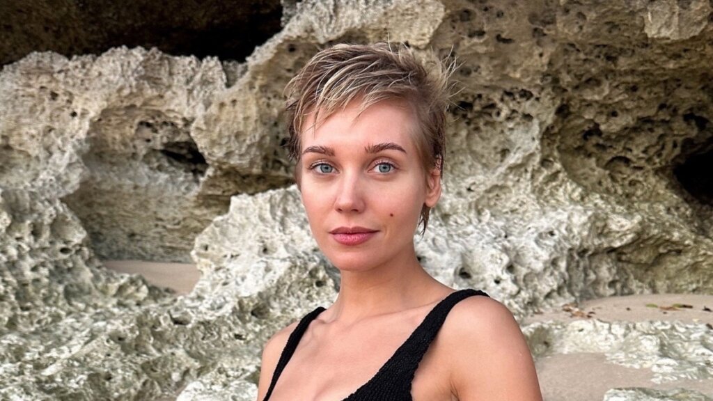 Кристина Асмус шикует в отпуске на Бали: ночь за 140 тысяч, люксовый шатер с антиквариатом