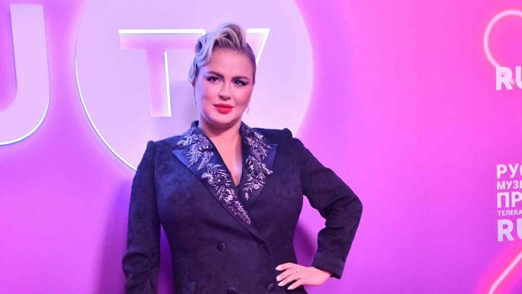 Жена ухажера Анны Семенович публично высказалась о скандале с мужем