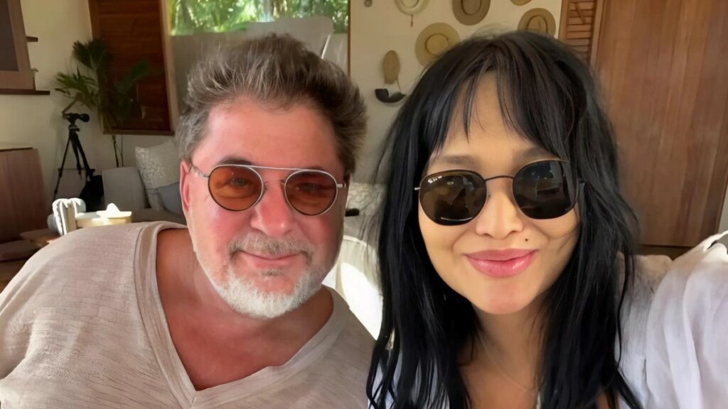 Исхудавшая молодая жена Цекало в микро-бикини ужаснула фигурой (видео)