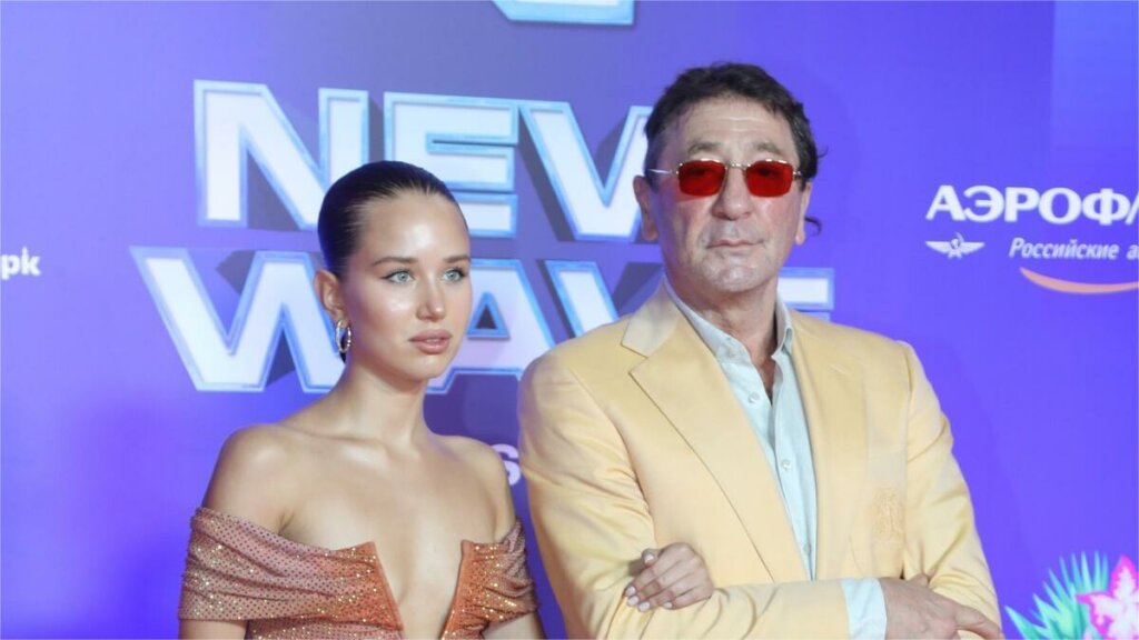 18-летняя невеста Григория Лепса показала точенную фигуру в микро бикини