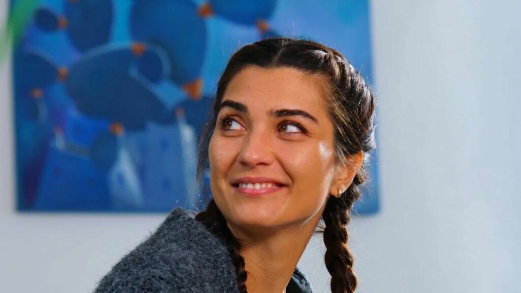 Не любит макияж, боится камер и воспитывает двух дочерей после развода: Туба Бюйюкюстюн и ее жизнь