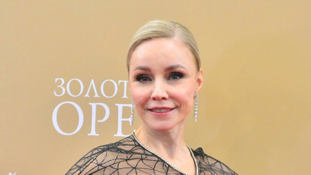 Марина Зудина вышла в свет с детьми покойного Олега Табакова